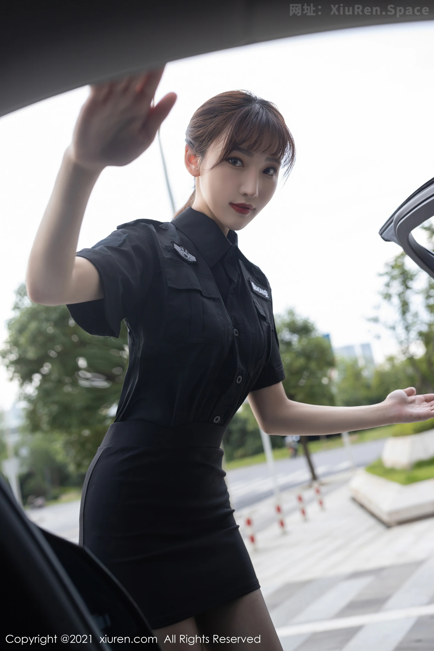 图片[4]-[XiuRen秀人网]VOL.3577 嫩模陆萱萱物业保安主题脱制服露性感内衣黑丝裤袜诱惑写真86P-秀人网官方网站